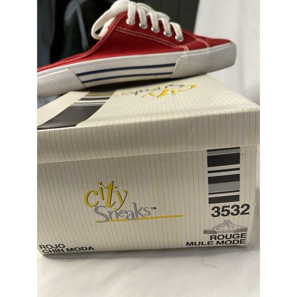 City Sneaks Slip-On Sneakers Women’s Size 8.5 Red Shoe Christmas Canvas Casual - Picture 10 of 11